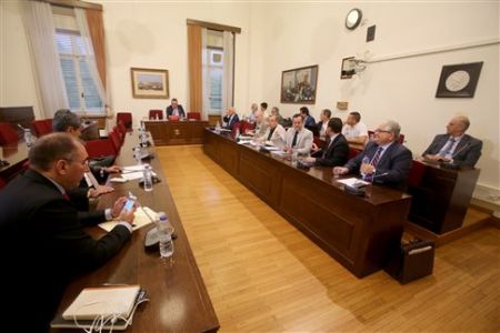 Το μεσημέρι το πόρισμα για τα δάνεια σε κόμματα και ΜΜΕ