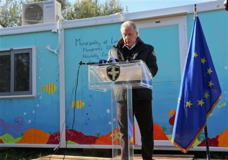 Αποσυμφόρηση των νησιών ζήτησαν δήμαρχοι από τον Αβραμόπουλο