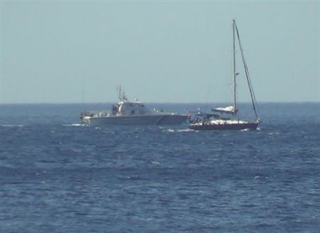 Στον όρμο Γερολιμένα στη Λακωνία ρυμουλκήθηκε η θαλαμηγός με τους πρόσφυγες