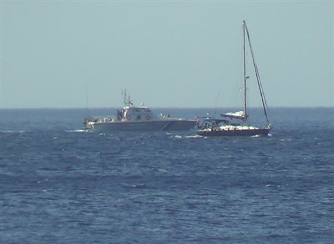 Στον όρμο Γερολιμένα στη Λακωνία ρυμουλκήθηκε η θαλαμηγός με τους πρόσφυγες