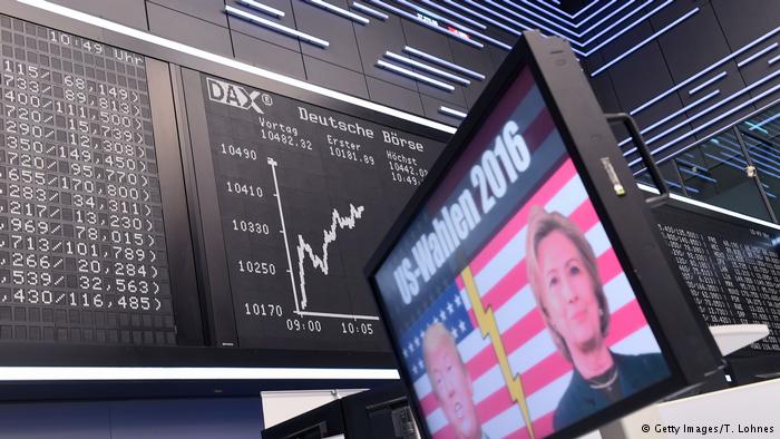 DW: Ο Τραμπ προκαλεί οικονομική αβεβαιότητα