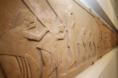 Η ζωφόρος του Χρήστου Καπράλου στο μέγαρο της Βουλής