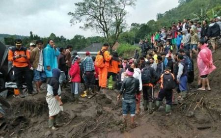 Δώδεκα νεκροί από κατολισθήσεις στο Μπαλί