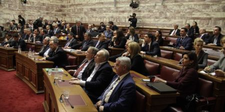 Η Νέα Δημοκρατία επιστρατεύει τις «καραμανλικές» δυνάμεις