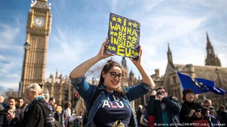 Βρετανοί διαδηλώνουν κατά του Brexit