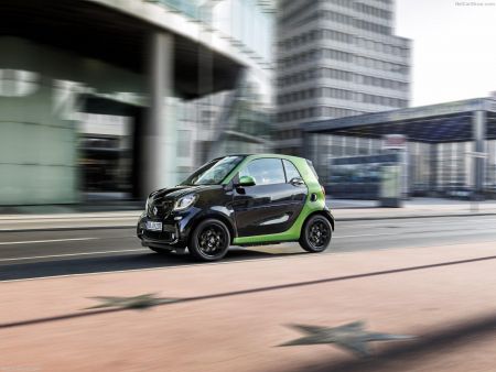 Smart Fortwo & Forfour ED: Ακολουθεί το… ρεύμα