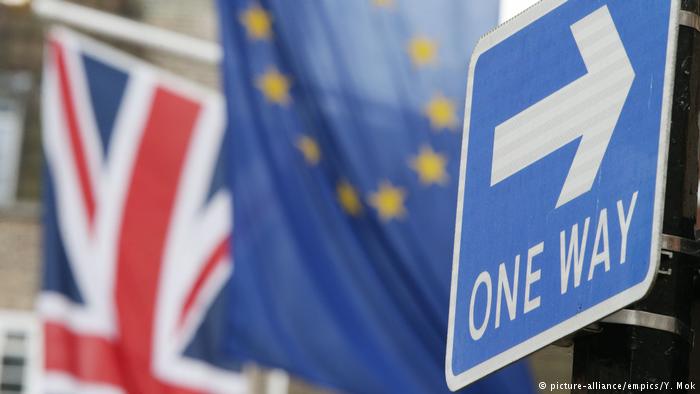 DW: Το ελληνικό στοίχημα του Brexit