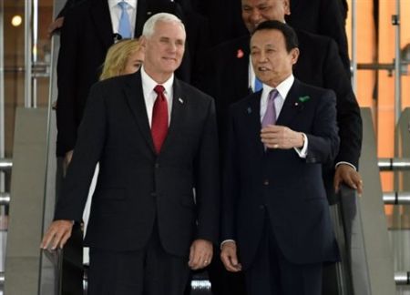 Στο Τόκιο ο Πενς: Όλα τα ενδεχόμενα ανοιχτά για τη Β.Κορέα