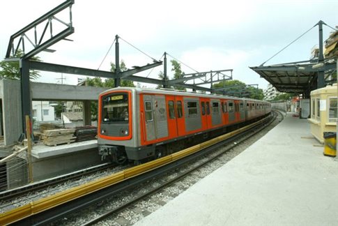 Γυναίκα παρασύρθηκε από συρμό του Ηλεκτρικού στον σταθμό του ΚΑΤ