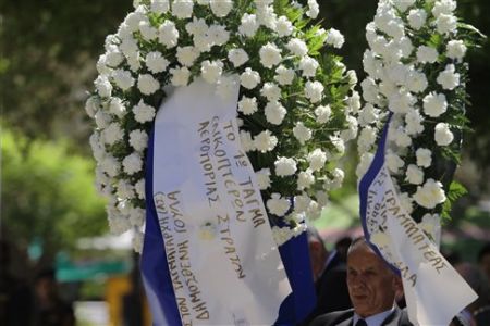 Το τελευταίο αντίο στον κυβερνήτη του μοιραίου ελικοπτέρου, Δ.Γούλα