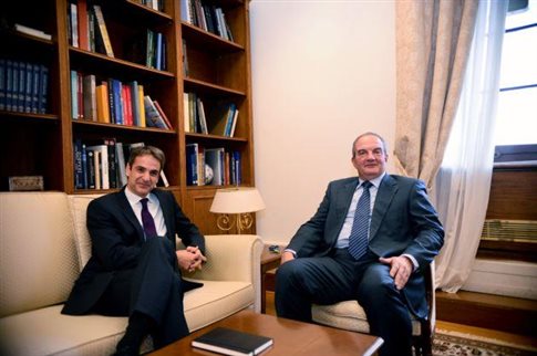 Συνάντηση Μητσοτάκη-Καραμανλή για την τρέχουσα πολιτική επικαιρότητα