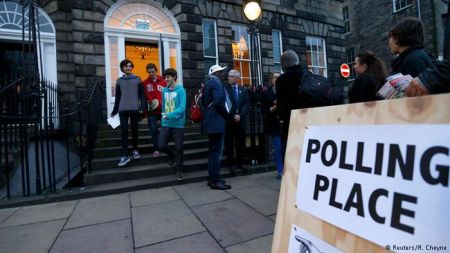 DW: Tεστ για την Τερέζα Μέι οι δημοτικές εκλογές