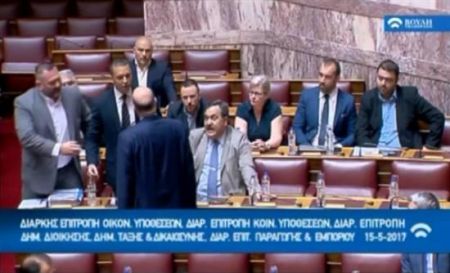 Φασιστική επίθεση Κασιδιάρη κατά Δένδια στην επιτροπή της Βουλής