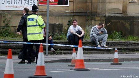 DW: Σε κατάσταση σοκ η Μεγάλη Βρετανία μετά την επίθεση στο Μάντσεστερ