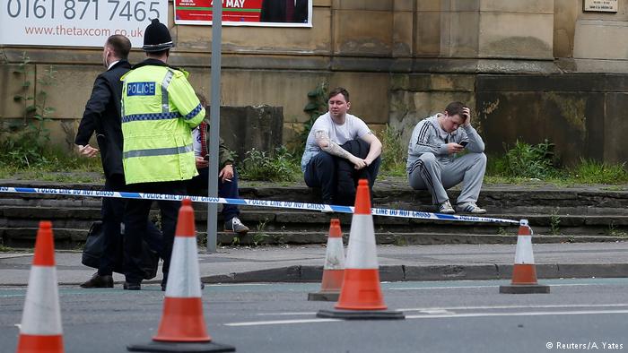 DW: Σε κατάσταση σοκ η Μεγάλη Βρετανία μετά την επίθεση στο Μάντσεστερ