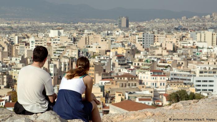 DW: Το χρέος έχει αναχθεί σε πολιτική διαφωνία