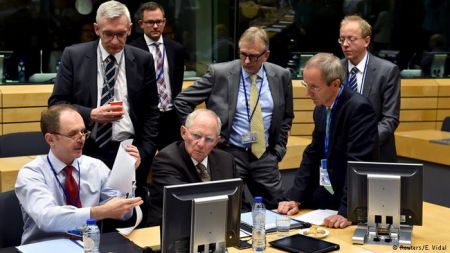 Handelsblatt: Τι «μαγειρεύουν» Σόιμπλε και Τόμσεν για την Ελλάδα;