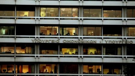 ΥΠΟΙΚ: Θέλουμε καθαρό διάδρομο για να μπορούμε να βγούμε στις αγορές