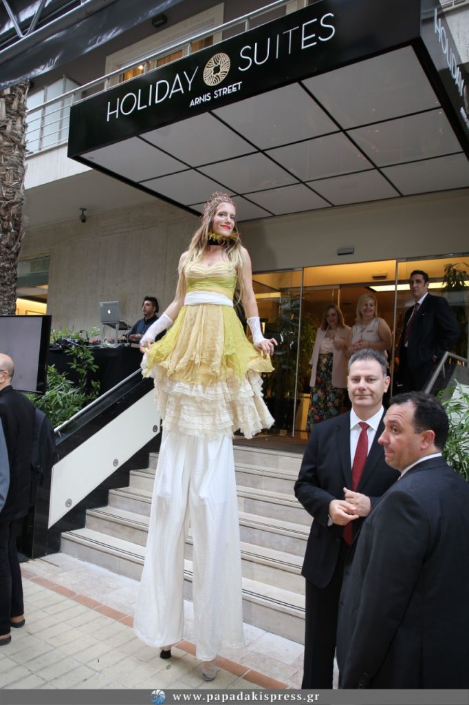 Ανακατασκευασμένο πλήρως το Holiday Suites Arnis Street