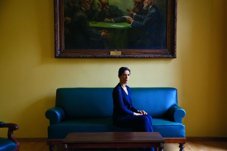 Αμαλία Μουτούση: «Στο θέατρο έχω τον δικό μου βηματισμό»