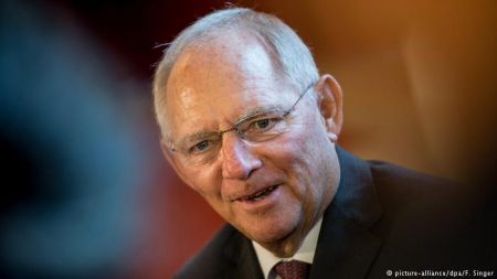 Β.Σόιμπλε: Στόχος να ορθοποδήσει η Ελλάδα το 2018