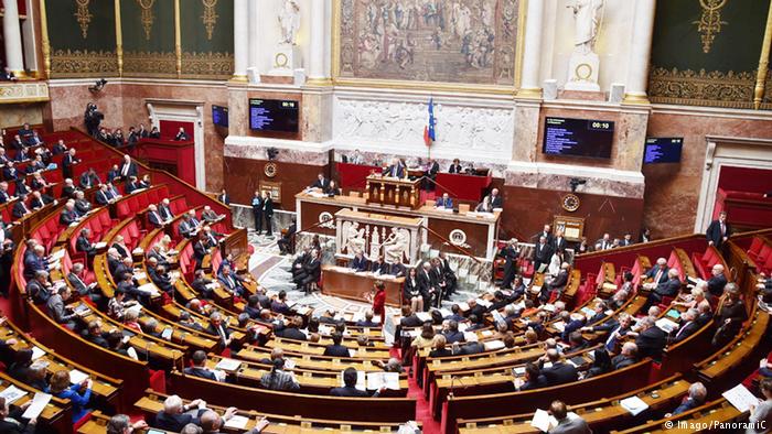 DW: Ο δύσκολος σχηματισμός της γαλλικής κυβέρνησης