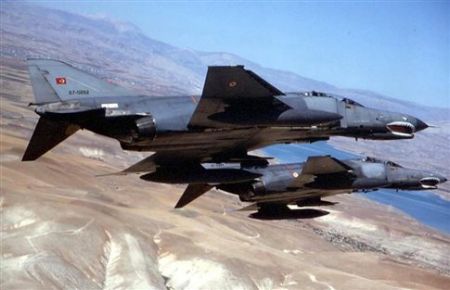 Τουρκικά αεροσκάφη πέταξαν πάνω από τους Φούρνους