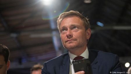 Deutsche Welle: Κρ. Λίντνερ: «Δεν δίνει λύση η συμφωνία του Eurogroup»