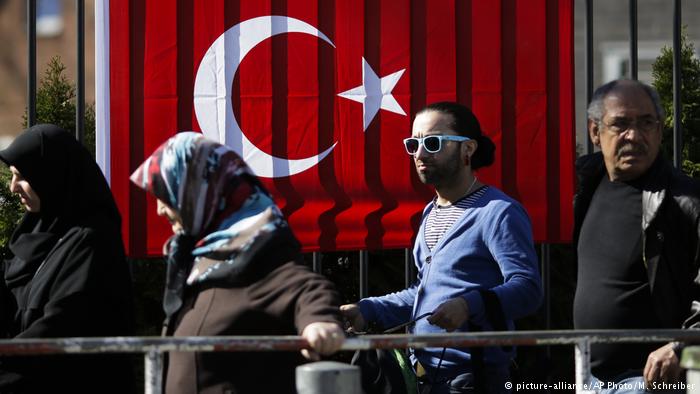 DW: Η Τουρκία ψάχνει για αντιφρονούντες στη Γερμανία