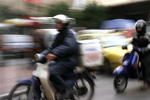 Τρίκαλα: Παράδοση πιστοποιητικών στο σπίτι