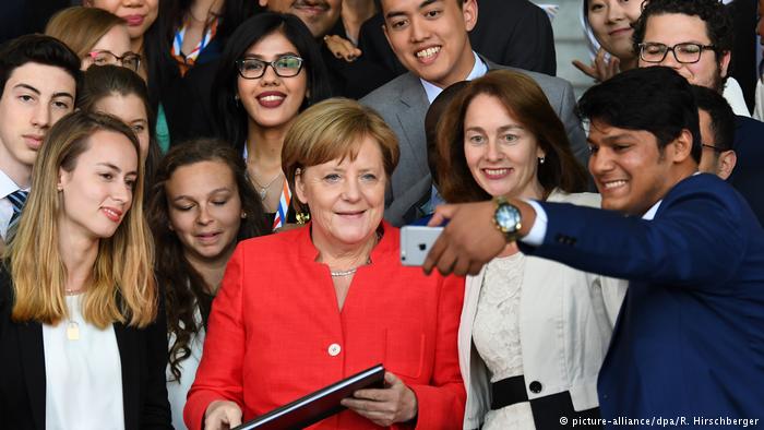 DW: Οι Γερμανοί νέοι προτιμούν τους Χριστιανοδημοκράτες