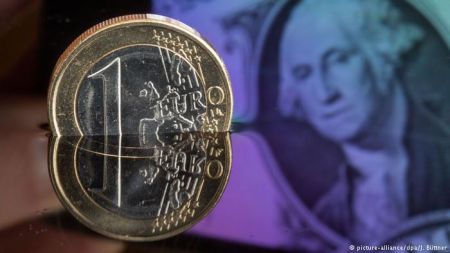 DW: Οι κεντρικοί τραπεζίτες δεν ανοίγουν τα χαρτιά τους