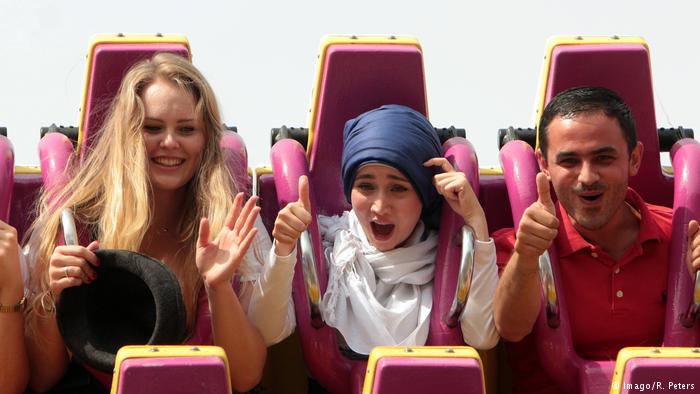 DW: Καλή βαθμολογία στη Γερμανία για την ένταξη μουσουλμάνων