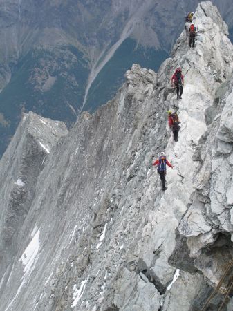 Ελβετία: Οκτώ αγνοούμενοι αλπινιστές από τεράστια κατολίσθηση στις Άλπεις