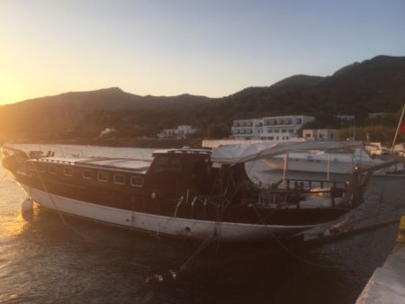 Μεγάλη ποσότητα ακατέργαστης ινδικής κάνναβης σε ιστιοφόρο