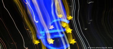 DW: Θα περιοριστεί η δύναμη πυρός του QE;