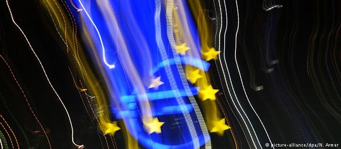 DW: Θα περιοριστεί η δύναμη πυρός του QE;