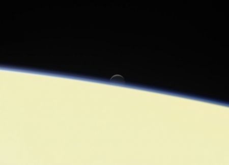 Δείτε τις φωτογραφίες που τράβηξε το Cassini… πεθαίνοντας