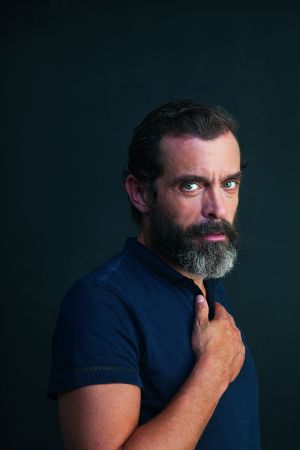 Κωνσταντίνος Μαρκουλάκης: «Με ενδιαφέρει πολύ ο κόσμος μέσα στον οποίο ζω»