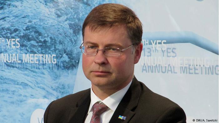 Ντομπρόφσκις: «Πρωτογενές πλεόνασμα 3,5% για το 2018»