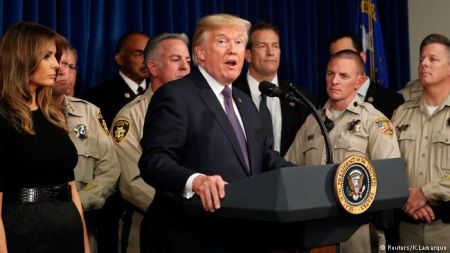 Ο Τραμπ σε ρόλο παρηγορητή στο Λας Βέγκας