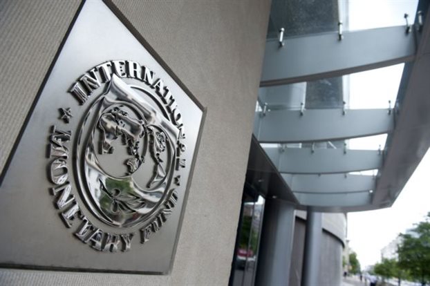 ΔΝΤ για Ελλάδα: Ανάπτυξη 2,6% έναντι 2,4% του προϋπολογισμού για το 2018