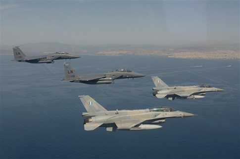 Με μαχητικό αεροσκάφος F16 Blocκ 52+ πέταξε ο Τσίπρας