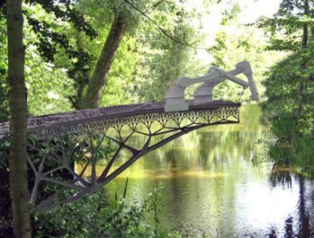 Στην Ολλανδία η πρώτη γέφυρα από μπετόν, που βγήκε από 3D εκτυπωτή