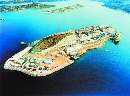 Ενας μπανκέρης στο τιμόνι του ΤΑΙΠΕΔ