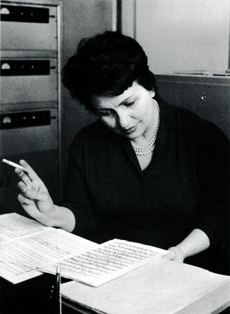 Βάσω Δεβετζή: Μάθημα πιάνου