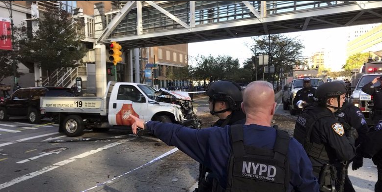 Μανχάταν: Φορτηγό παρέσυρε ποδηλάτες, ο οδηγός άνοιξε πυρ – Τουλάχιστον οκτώ νεκροί