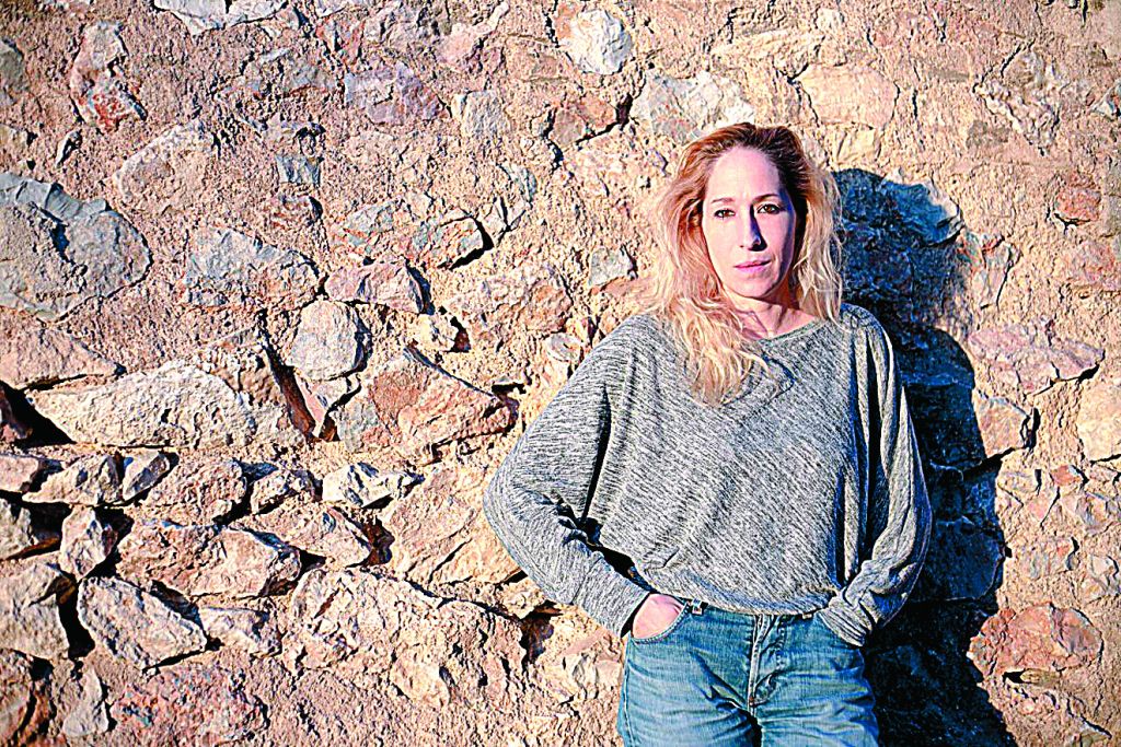 Κόρα Καρβούνη: «Ονειρεύομαι μια παράσταση χωρίς χειροκρότημα»