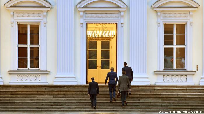 Γερμανία: Σε αγωνιώδη αναζήτηση σταθερής κυβέρνησης ο Σταϊνμάιερ