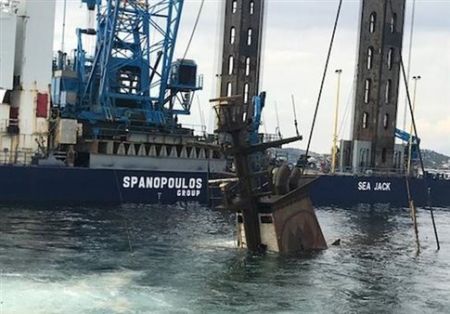 Ξεκίνησε η ανέλκυση του «Αγία Ζώνη ΙΙ»